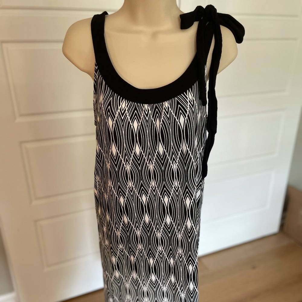 Loft shoulder tie dress. Black and white print sz Medium.